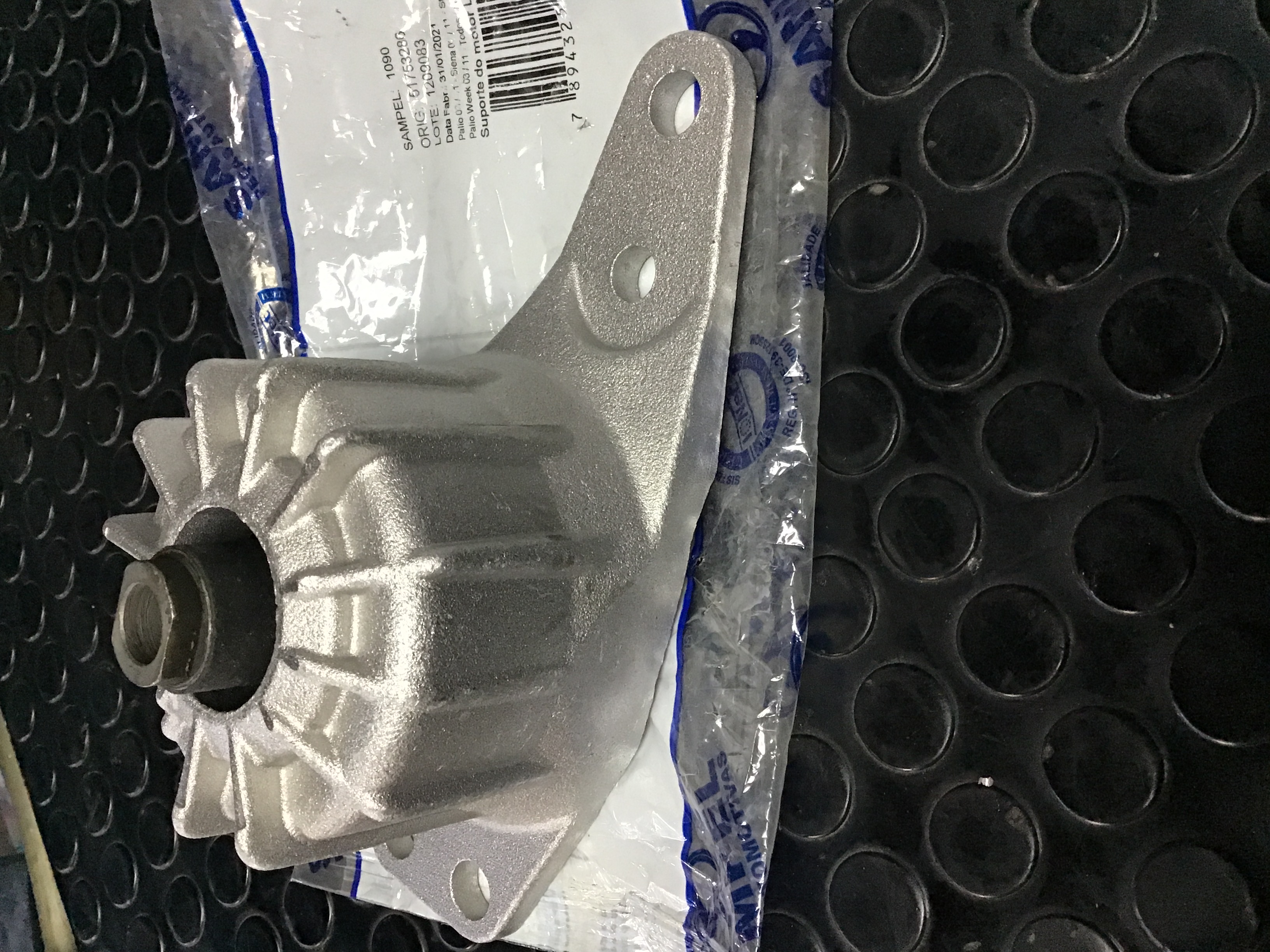 BASE DE MOTOR DERECHA (ALUMINIO)