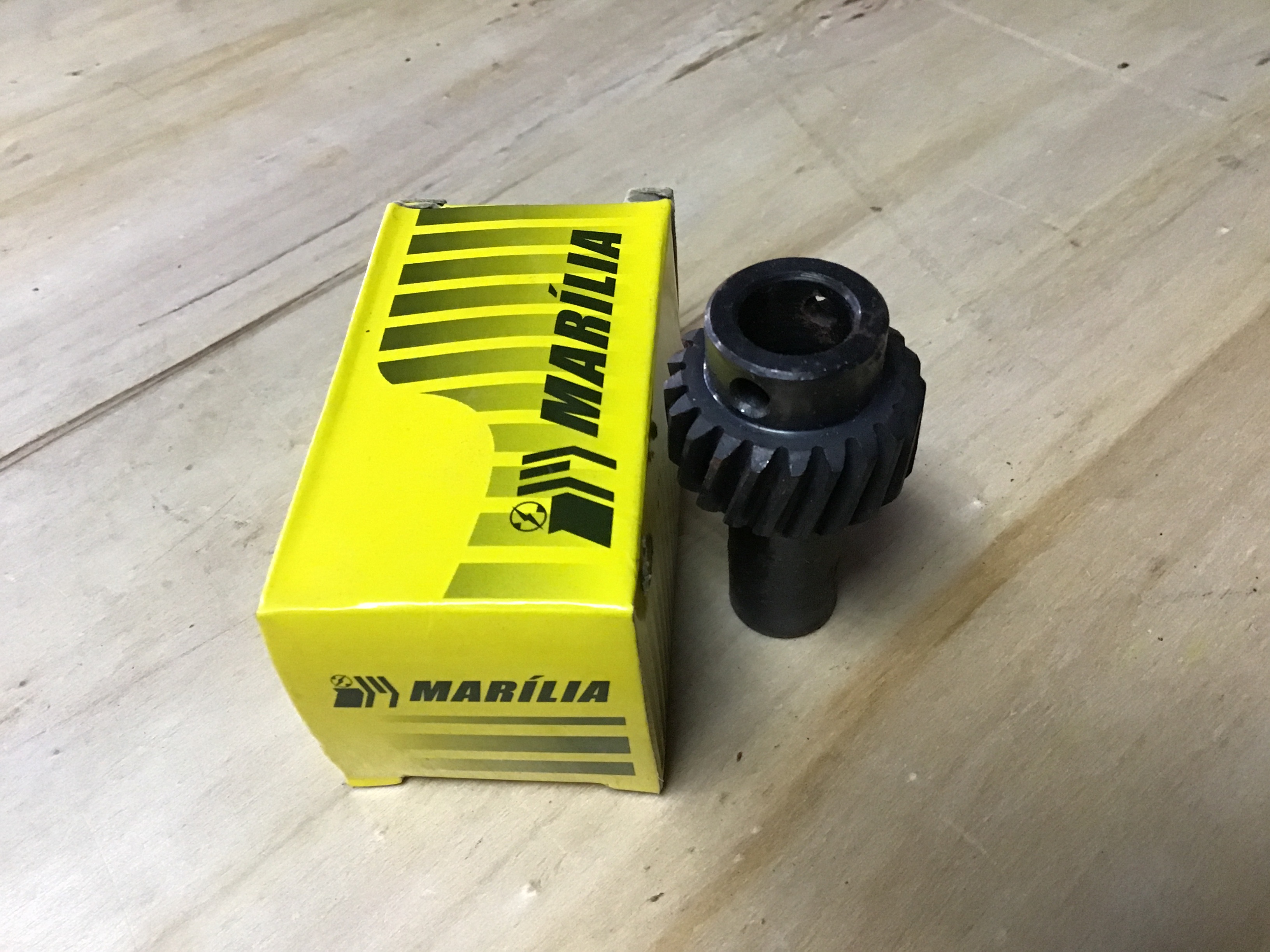 PIÑON BOMBA DE ACEITE 