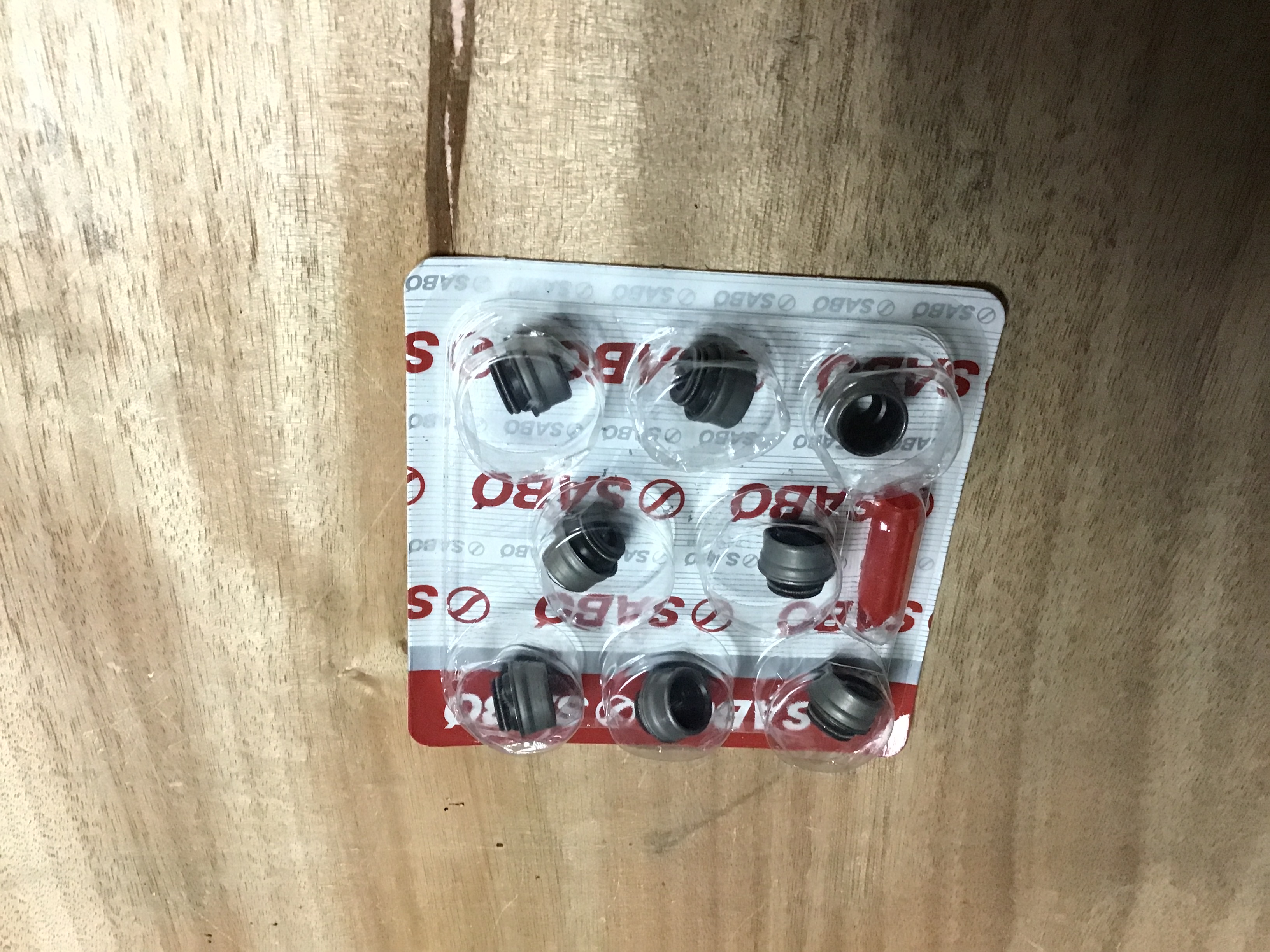 JUEGO DE GOMAS DE VALVULAS (6mm) 8UDS