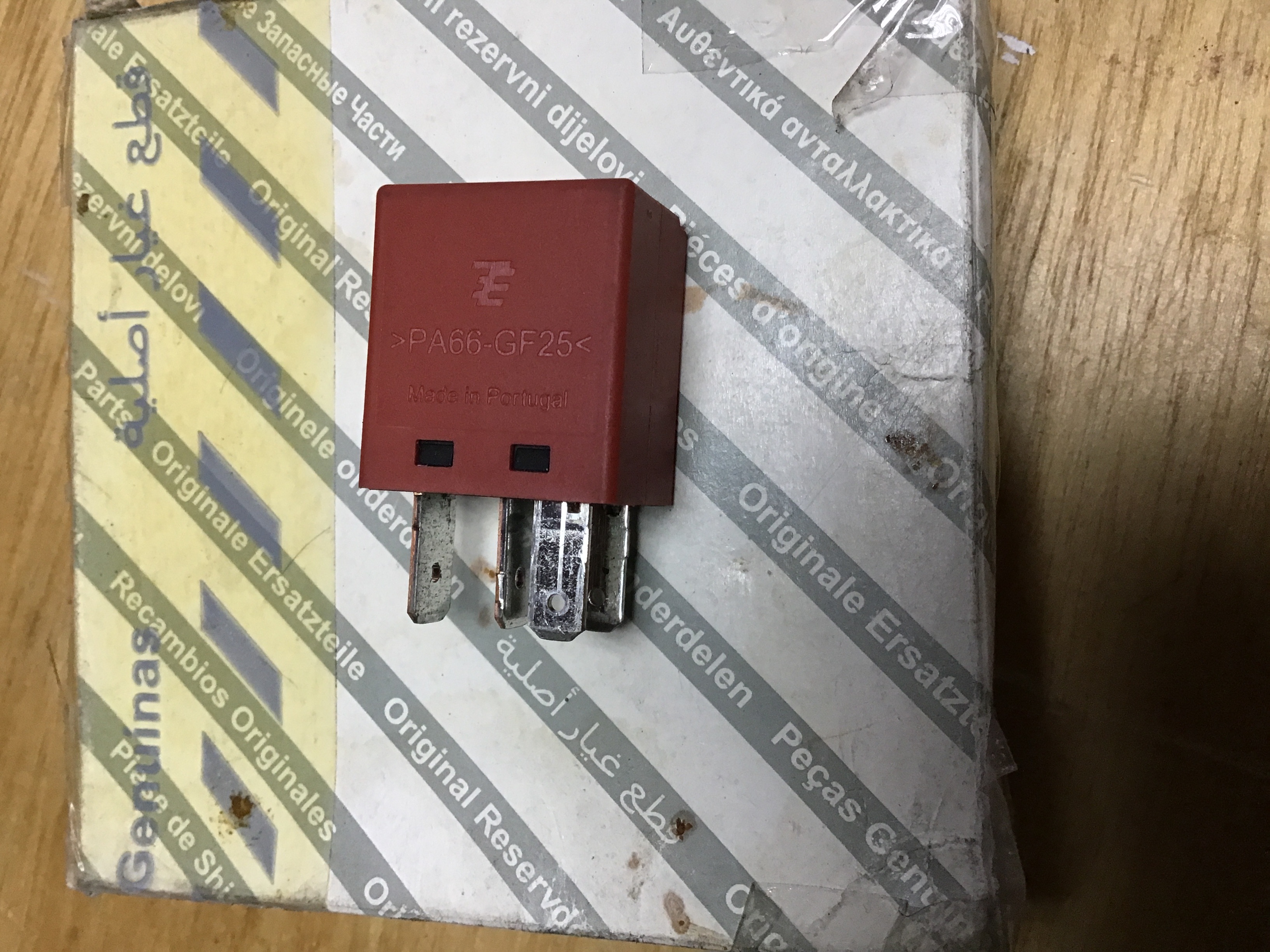 RELEE 30 AMP FUSILERA  ROJO